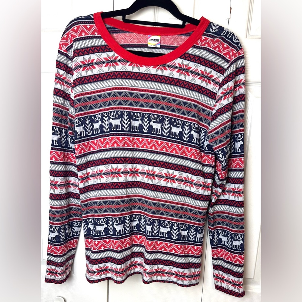 TULTEX Long Sleeve Tee T-Shirt Thermal Layering Top Blouse Red Snowflake Tree